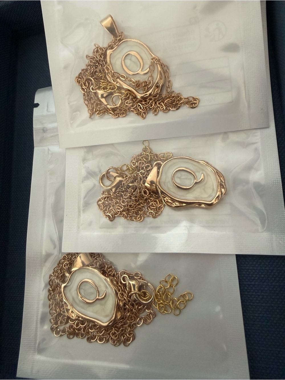 NWT *Q* Gold Plated Oceanus Oyster
Shell Initial Pendant Necklace